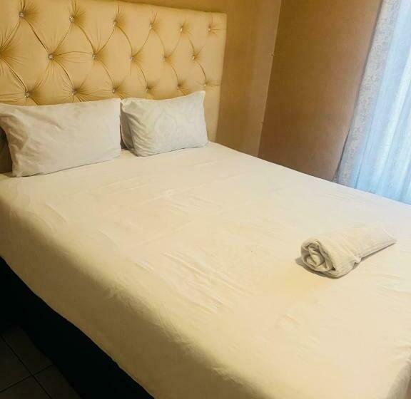 פנסיון Royal Nest Guest House