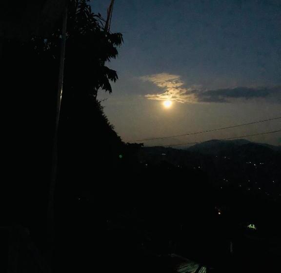 פנסיון Sherpas Enclave