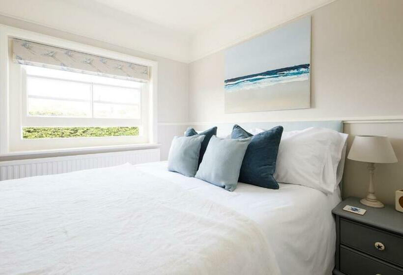 Общежитие Deluxe King Room Gastro Pub In West Wittering