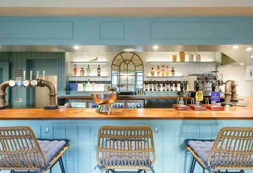 Общежитие Deluxe King Room Gastro Pub In West Wittering