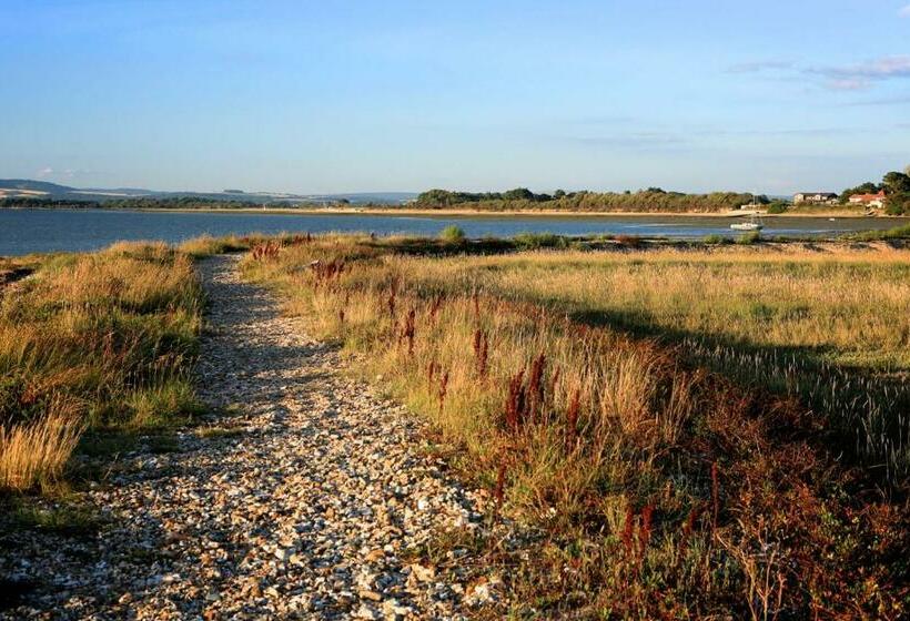 Общежитие Deluxe King Room Gastro Pub In West Wittering