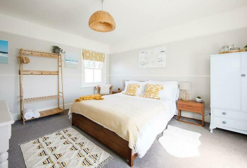 Общежитие Deluxe King Room Gastro Pub In West Wittering