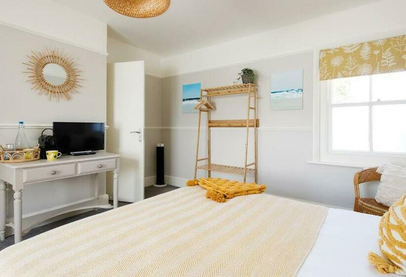 Общежитие Deluxe King Room Gastro Pub In West Wittering