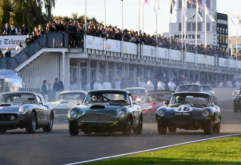 Общежитие Deluxe King Room Gastro Pub In West Wittering