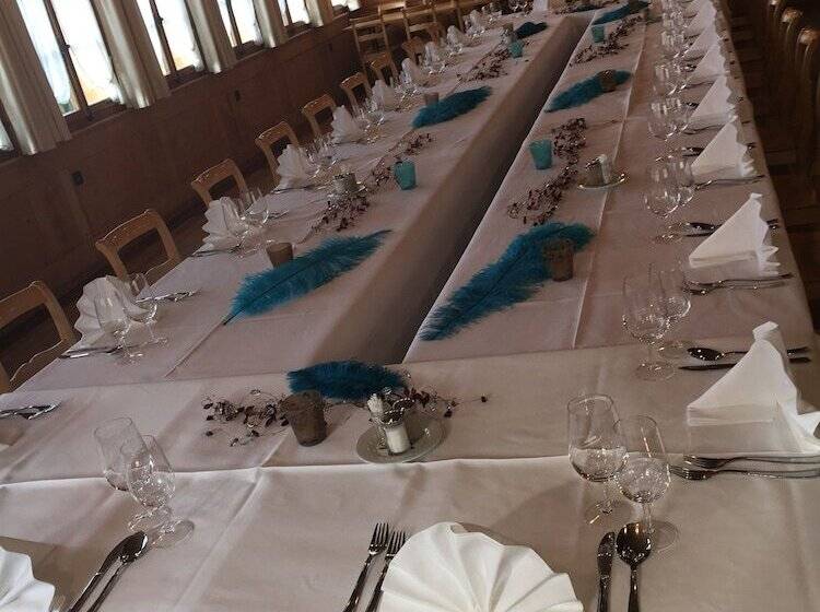 הוסטל Gasthof Kreuz Marbach