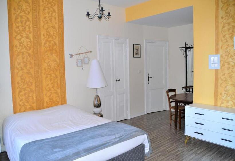 مبيت وإفطار Maison Au Loup   Superbe Ancien Hotel Particulier Du Xvie Siècle Au Cœur De La Vieille Ville Du Puy