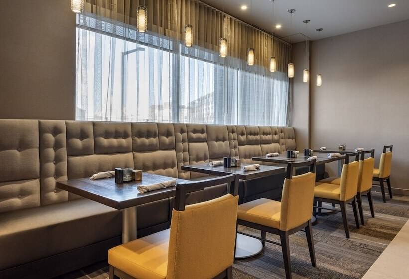 Cambria Hotel Minneapolis Downtown