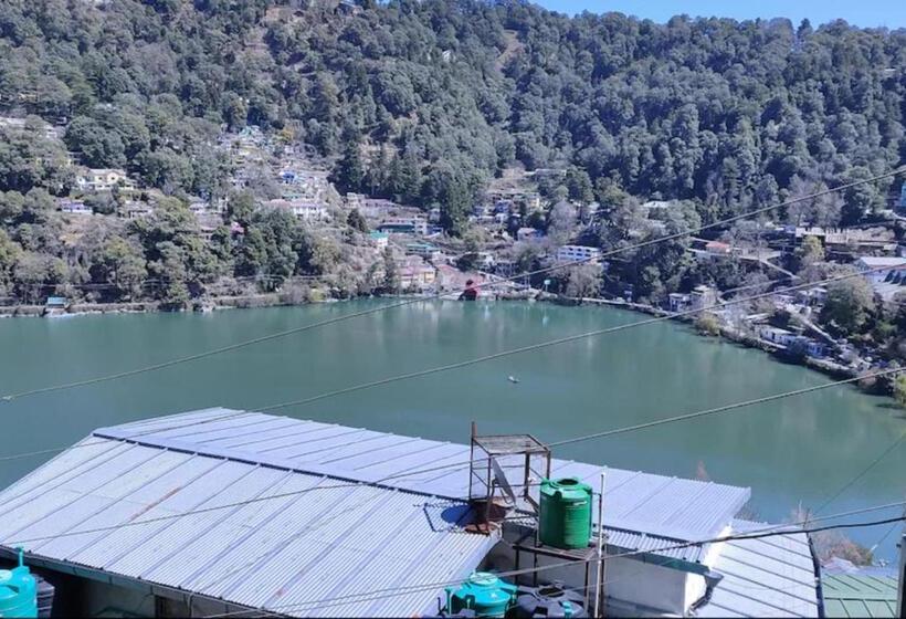 בית מלון כפרי Chinar Lake View Nainital   100 Meter From Mall Road   Hygiene, Lake View & Spacious Room