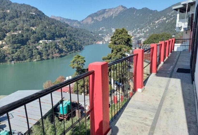 בית מלון כפרי Chinar Lake View Nainital   100 Meter From Mall Road   Hygiene, Lake View & Spacious Room