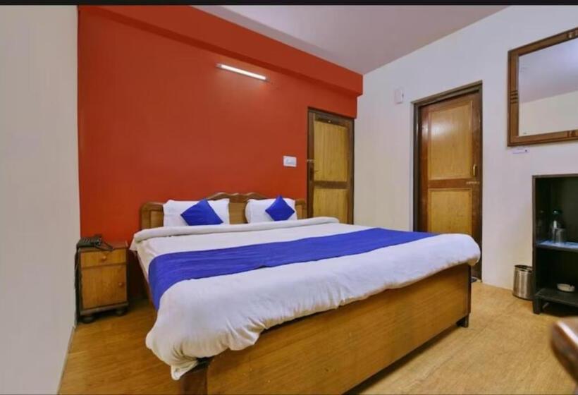 בית מלון כפרי Chinar Lake View Nainital   100 Meter From Mall Road   Hygiene, Lake View & Spacious Room