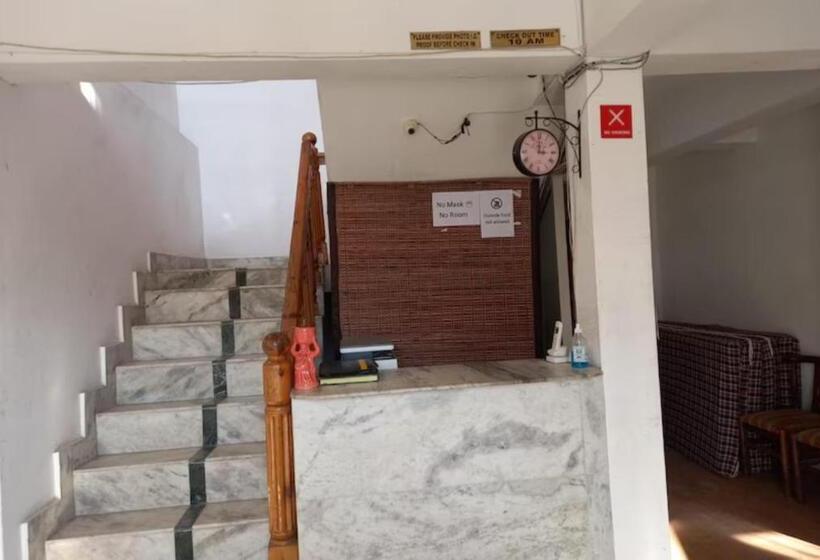 בית מלון כפרי Chinar Lake View Nainital   100 Meter From Mall Road   Hygiene, Lake View & Spacious Room