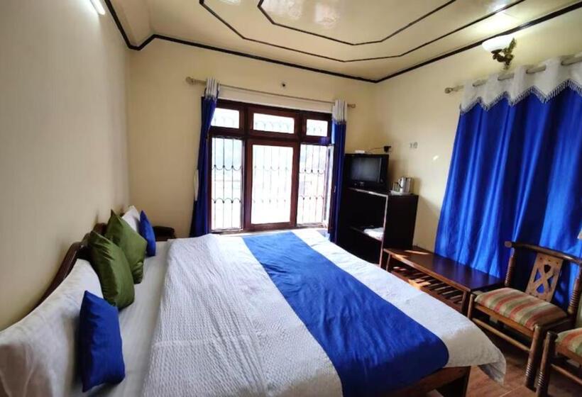 בית מלון כפרי Chinar Lake View Nainital   100 Meter From Mall Road   Hygiene, Lake View & Spacious Room