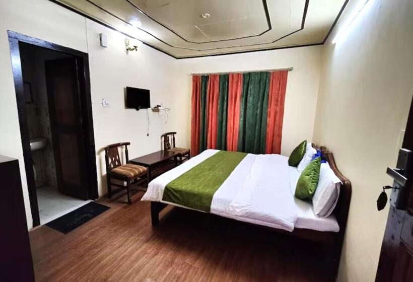 בית מלון כפרי Chinar Lake View Nainital   100 Meter From Mall Road   Hygiene, Lake View & Spacious Room