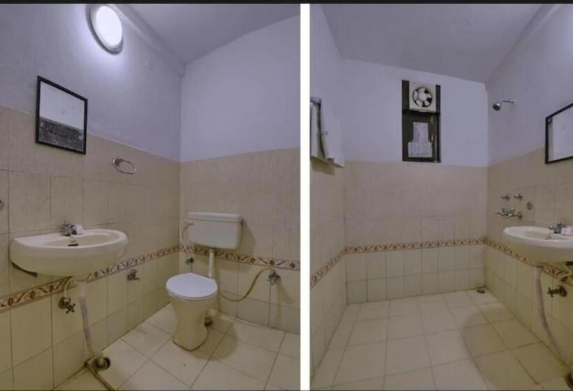 בית מלון כפרי Chinar Lake View Nainital   100 Meter From Mall Road   Hygiene, Lake View & Spacious Room