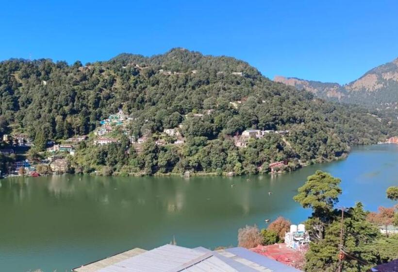 בית מלון כפרי Chinar Lake View Nainital   100 Meter From Mall Road   Hygiene, Lake View & Spacious Room