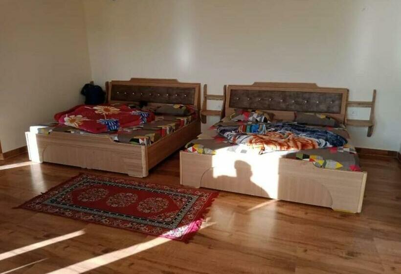 בית מלון כפרי Hills Life Lover Stay Homestay, Mukteshwar