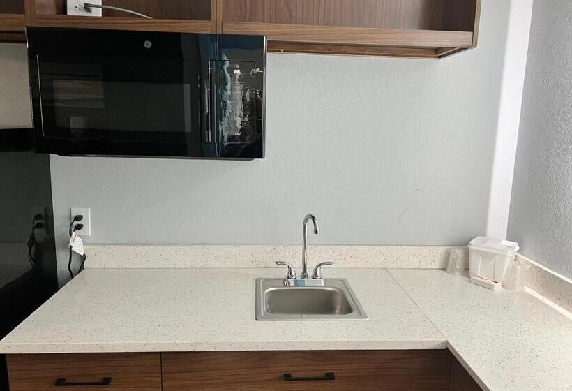 هتل Hometowne Studios By Red Roof Georgetown, Ky