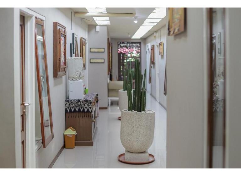 فندق Reddoorz Syariah At House Of Melati Kepanjen