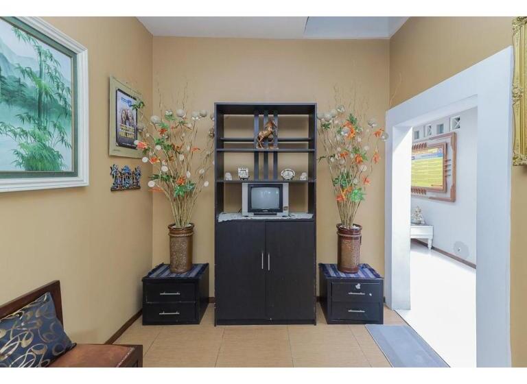 فندق Reddoorz Syariah At House Of Melati Kepanjen