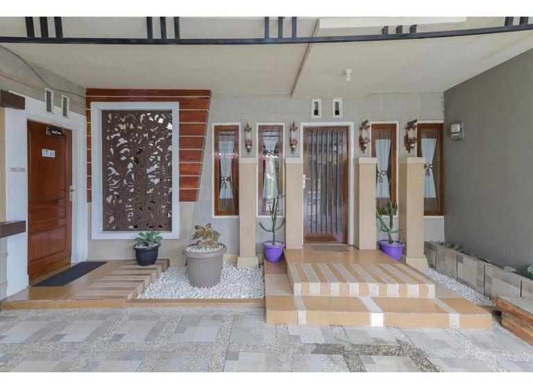 فندق Reddoorz Syariah At House Of Melati Kepanjen