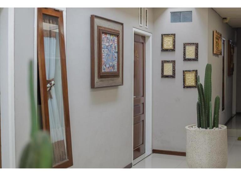 فندق Reddoorz Syariah At House Of Melati Kepanjen