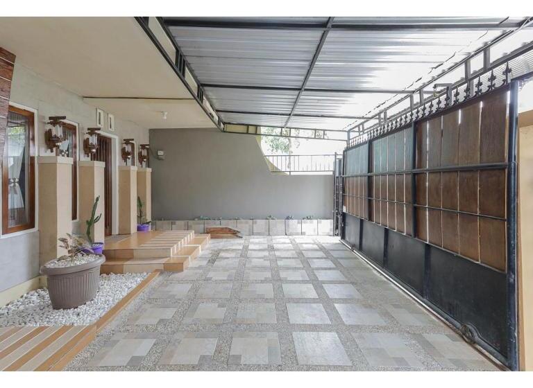 فندق Reddoorz Syariah At House Of Melati Kepanjen