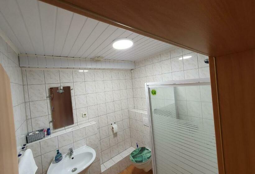 בית מלון כפרי Restaurant & Gasthaus  44 Forty Four