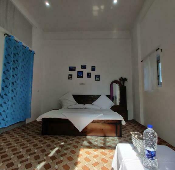 بنسيون Pall And Sarkar Residency