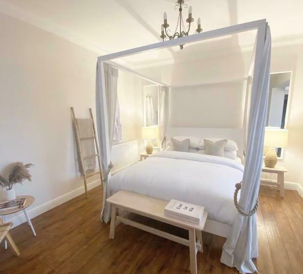 膳宿费 Queens Stay, Seaburn