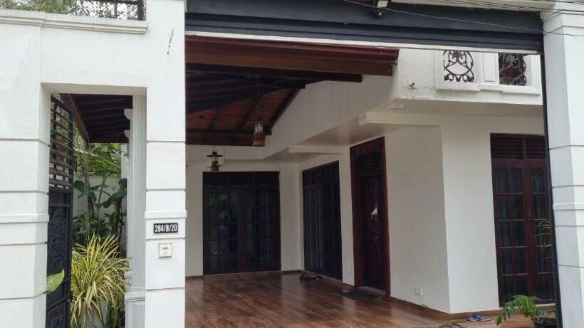 פנסיון Rajasinhge Villa