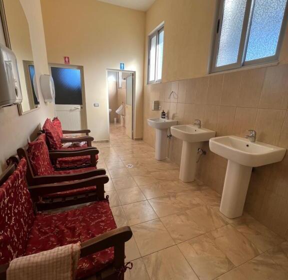 הוסטל Garden Albania