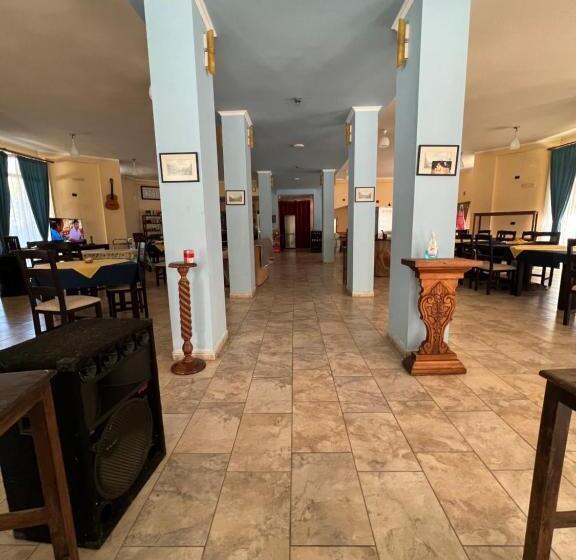 הוסטל Garden Albania