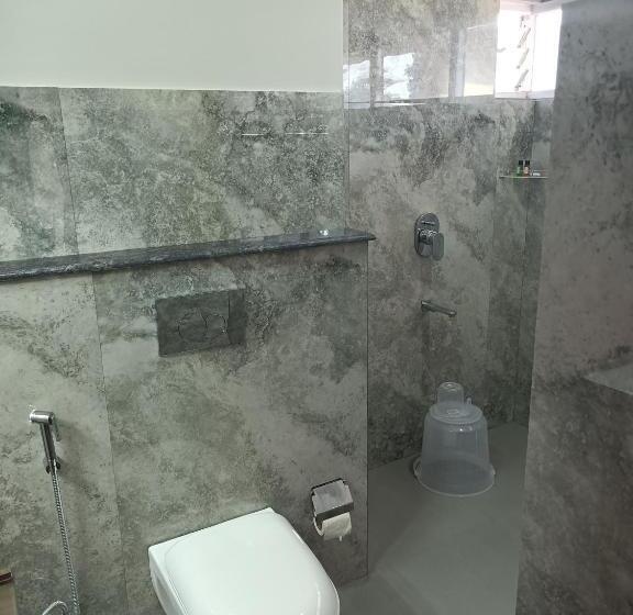 Golden Peaks Hotel & Restaurant