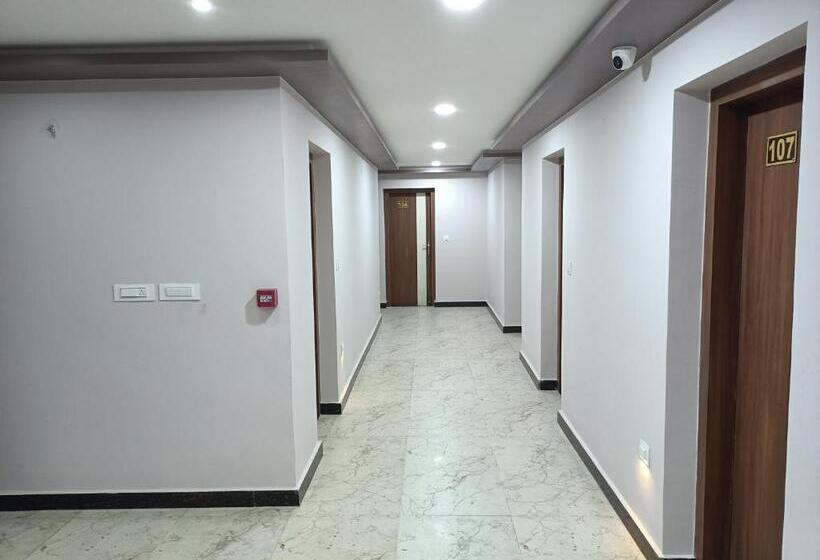 Golden Peaks Hotel & Restaurant