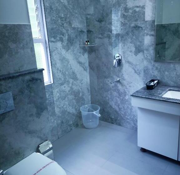 Golden Peaks Hotel & Restaurant