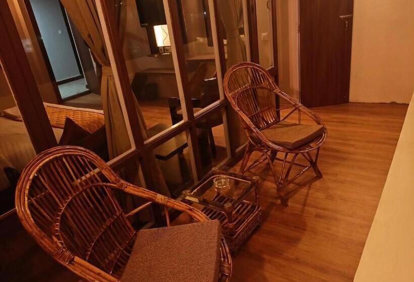 Golden Peaks Hotel & Restaurant