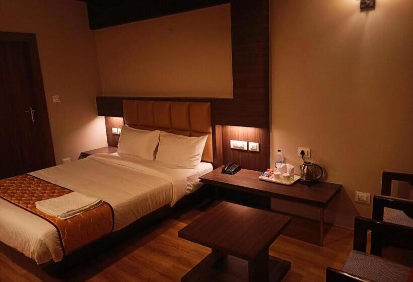 Golden Peaks Hotel & Restaurant