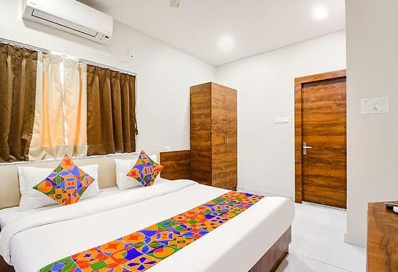 Fabhotel Dak Plaza Nr Axis Mall