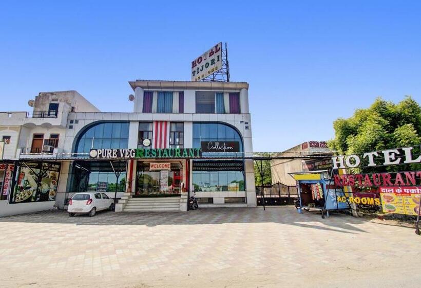 Hotel Collection O  Tijori