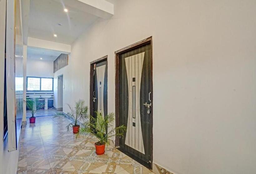 ホテル Oyo 70023  Rommies Inn