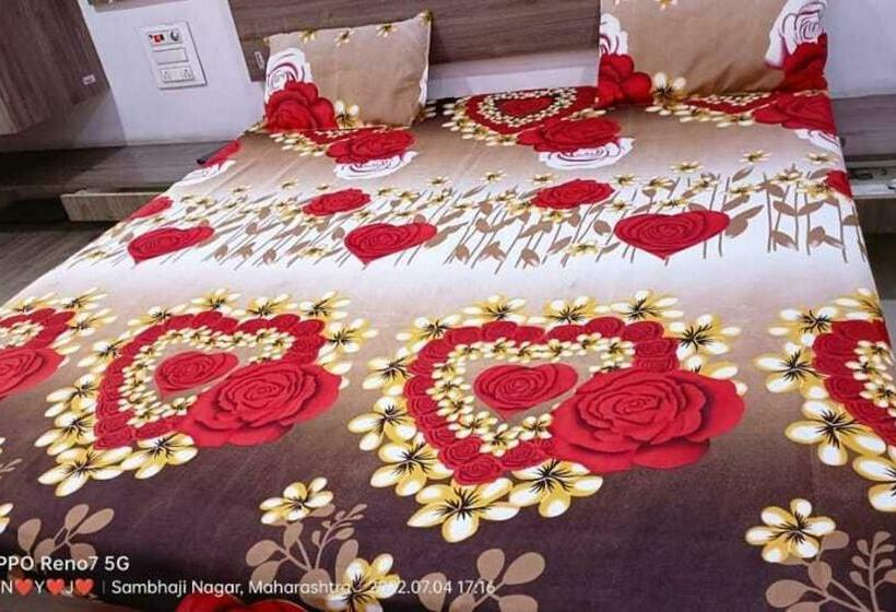 ホテル Oyo 70026 Om Sai Restaurant And Lodging