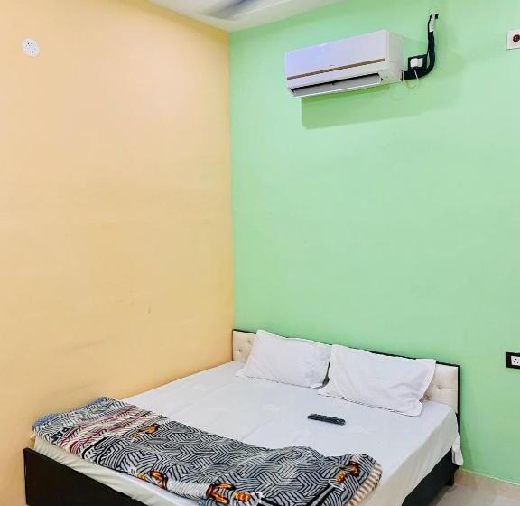 Отель Oyo 70053 Friends