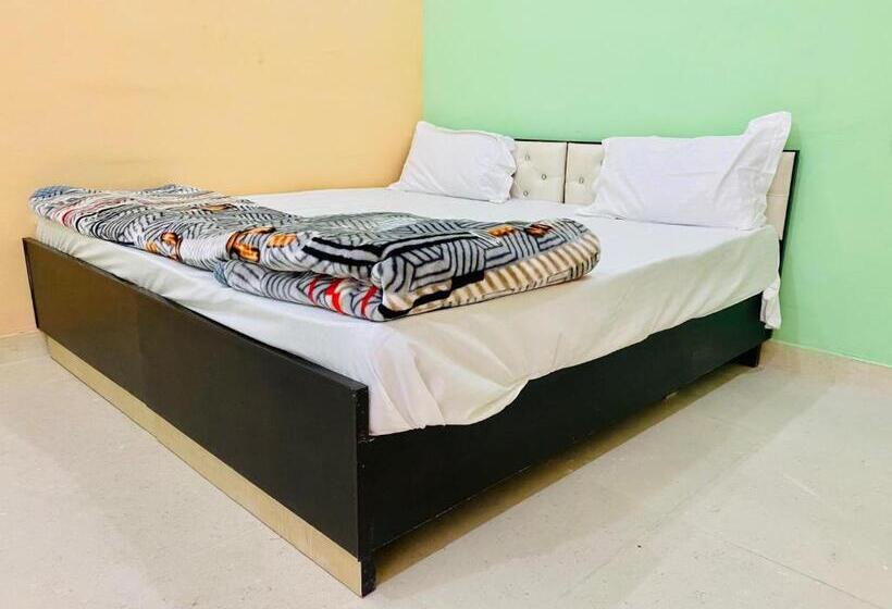 Отель Oyo 70053 Friends