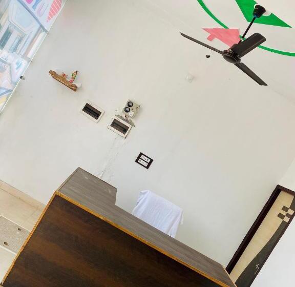 Отель Oyo 70053 Friends