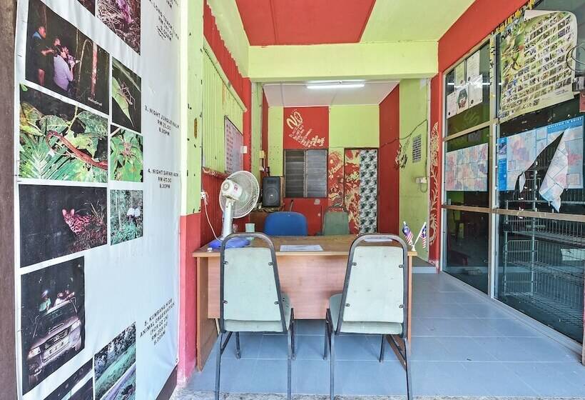 בית מלון כפרי Oyo 90640 D Village River & Cafe Chalet