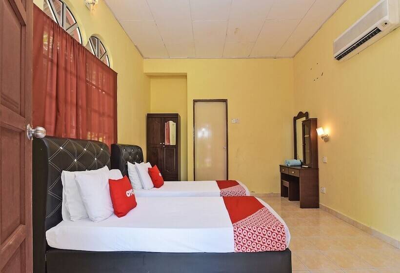 בית מלון כפרי Oyo 90640 D Village River & Cafe Chalet