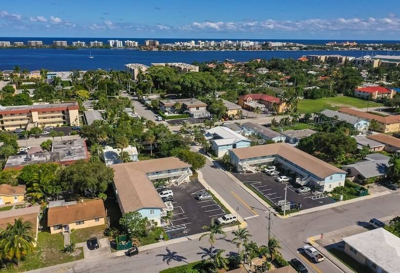 Seven Palms Hotel & Apartments