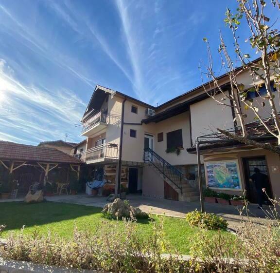 مبيت وإفطار Vila Mišur