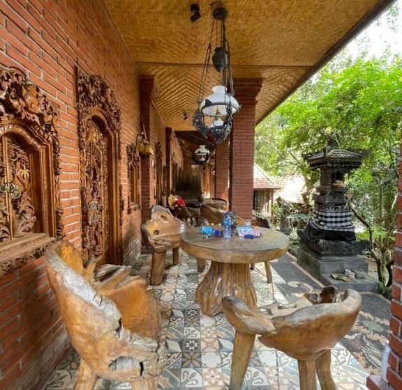 Bunut Tree Hostel