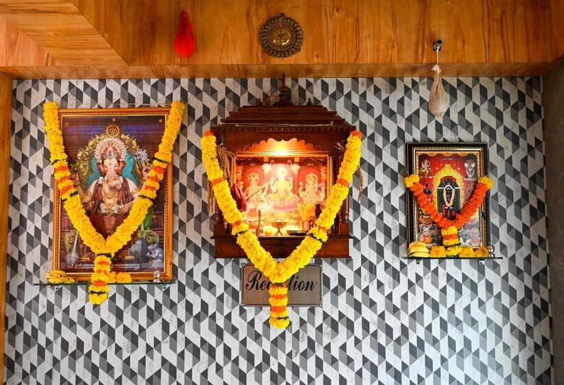 酒店 Adiraj Residency